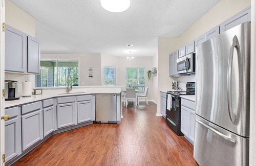 Foley House | Spacious 4 bedroom house by OWA & Tanger Outlets, 15 mins from Beaches