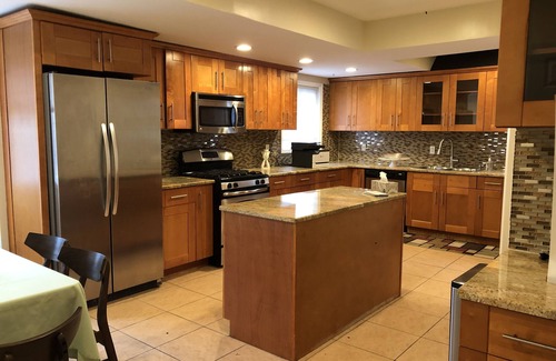 Forest Hills Gardens House | Spacious 4 Bedroom House with Parking, near local hospitals and stadiums