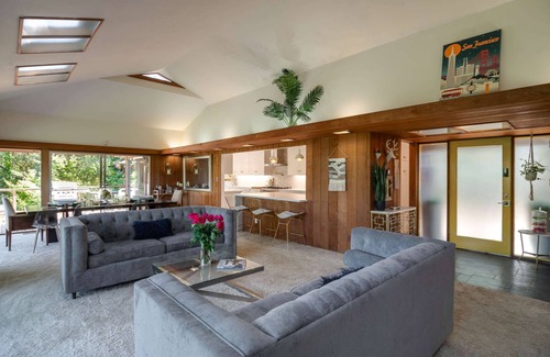 Oakmore House | Spacious 4-bedroom Mid Century Modern Marvel in the Hills