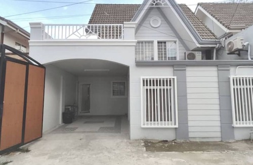 Angeles City House | Spacious 4-bedroom house in charming Angeles City with WiFi, AC