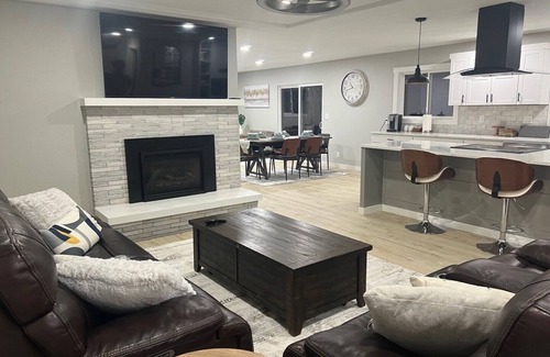 Aloha House | Spacious 4-bedroom single level home in Beaverton close to Intel/Nike/Golf