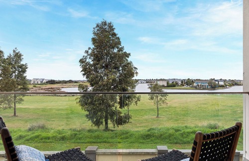Sanctuary Lakes House | Spacious 4-bedroom townhome with WiFi and AC in wonderful Point Cook