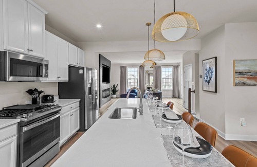 Upper Marlboro House | Spacious 4-bedroom townhome in Upper Marlboro 20 mins from DC with WiFi and AC