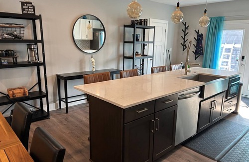 Near Eastside House | Spacious 4-bedroom house in enjoyable Indianapolis with AC, WiFi