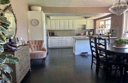 Northridge House | Spacious 4-bedroom house with WiFi and AC in fantastic Los Angeles