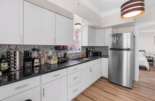 Lansing House | Spacious 4-bedrooms with 3 full showers, comfortable living room and dining