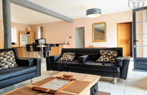 Mareil-le-Guyon Cottage | Spacious 4-BR Farmhouse with Modern Amenities Near Versailles, Paris, and Normandy