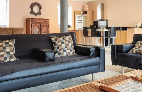 Mareil-le-Guyon Cottage | Spacious 4-BR Farmhouse with Modern Amenities Near Versailles, Paris, and Normandy