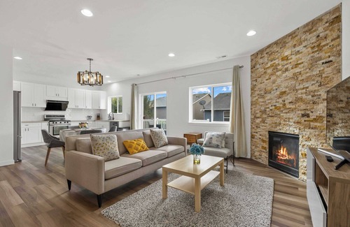 Bothell House | Spacious 4B｜30-Day Minimum Stay｜Pet-friendly｜1st Floor BR｜Flex-Lease #41847