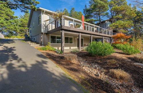Manzanita House | Spacious 4bd Beach House - Pet-friendly
