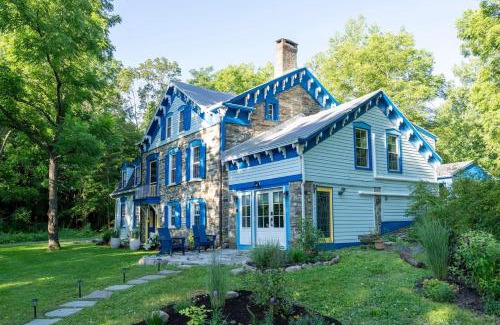 Town of Lloyd House | Spacious 4bd Country Gem - Fire Pit & Chill Vibes