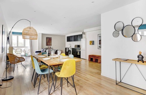 Amerique Apartment | Spacious 4BDR in Buttes Chaumont pour 12 pers