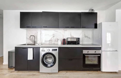 Amerique Apartment | Spacious 4BDR in Buttes Chaumont pour 12 pers