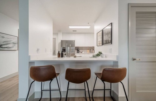 Fourth Ward Apartment | Spacious 4BR 3 Kings + Queen Walk to NFL