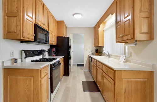 Monticello House | Spacious 4BR/3BA home that sleeps 10+ guests!