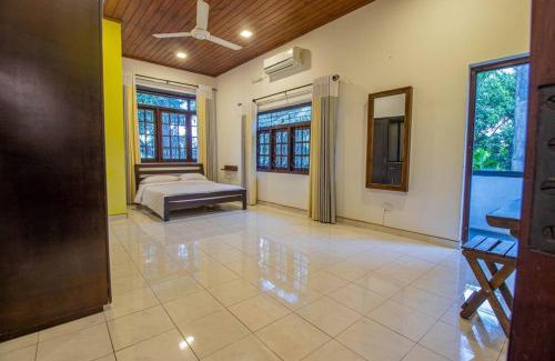 Rathmalana House | Spacious 4BR 4BA Family Villa wt Balcony & Lavish Garden