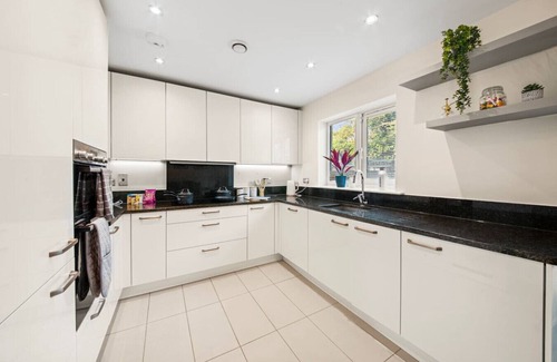 Reading Apartment | Spacious 4BR Apartment