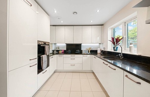 Reading Apartment | Spacious 4BR Apartment