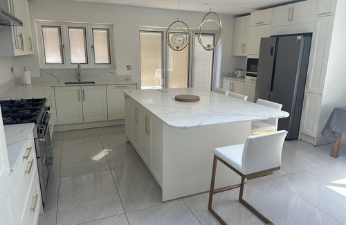 Stonecot House | Spacious 4BR Home Garden & Office Space