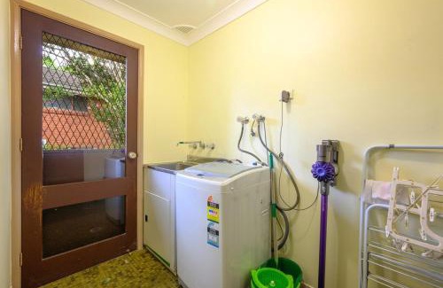 Turramurra House | Spacious 4BR Home Quiet Street Great Location