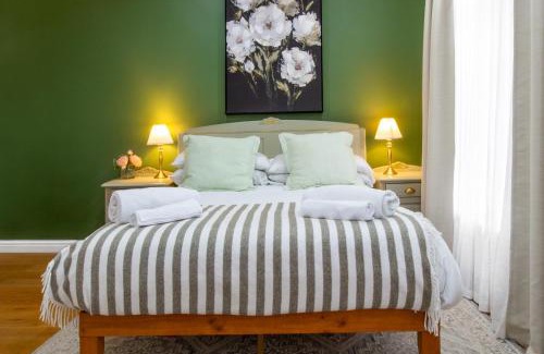 Maidstone House | Spacious 4BR house, 2 en suites with garden & on-site parking