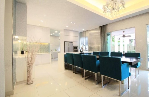 Cheras House | Spacious 4BR House, Gazebo