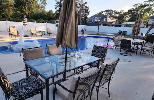 Ronkonkoma House | Spacious 4BR house Ronkonkoma, NY. Central AC, WiFi.heated pool, many extras