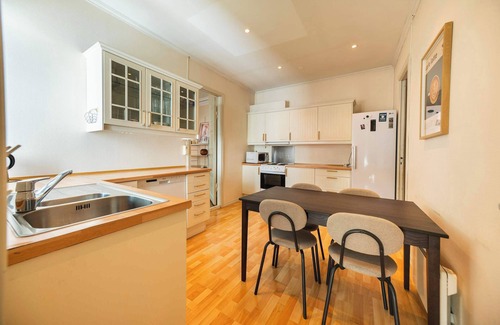 Bergen City Centre Apartment | Spacious 4BR near Downtown & Ocean