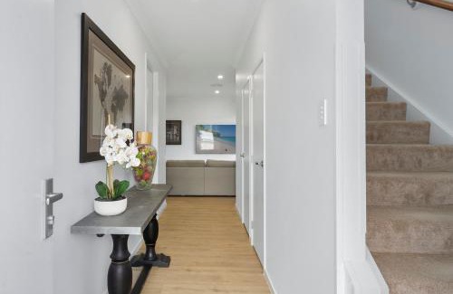 Gold Coast House | Spacious 4BR Townhouse in Prime Location