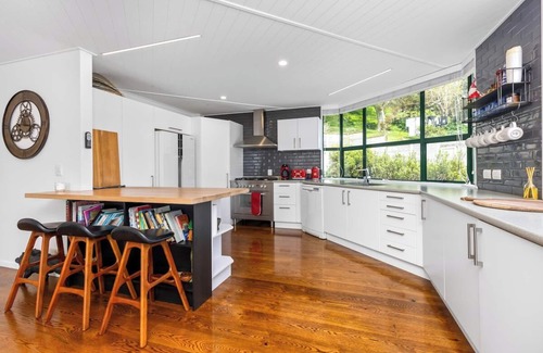 Devonport House | Spacious 4BR Villa in Devonport