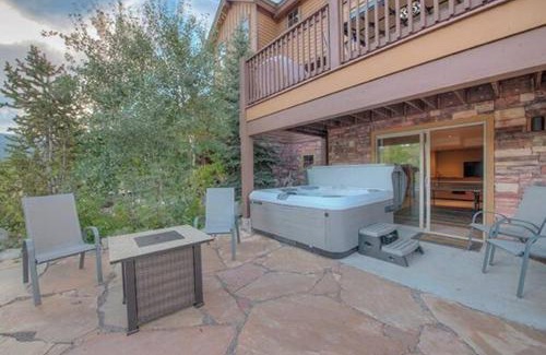 Vista Point House | Spacious 4BR with Hot Tub Near BreckConnect Gondola