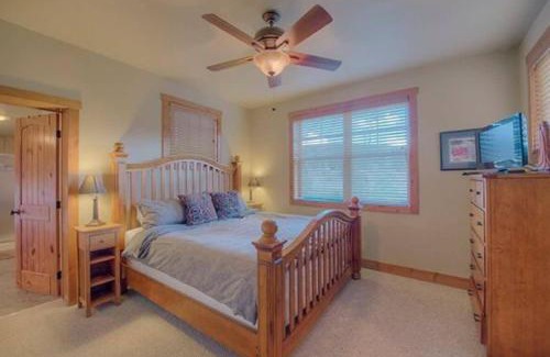 Vista Point House | Spacious 4BR with Hot Tub Near BreckConnect Gondola