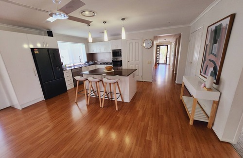 Hamlyn Terrace House | Spacious 5 bedroom home with a pool, perfect for family getaways.
