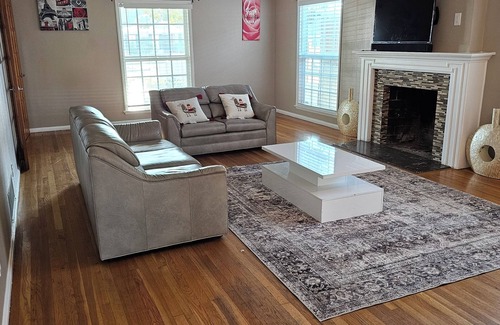 San Bernardino House | Spacious 5-bedroom bungalow in amazing San Bernardino with fitness room, AC