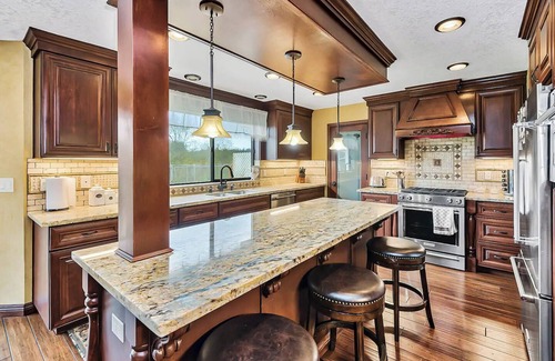 Meadow Glade House | Spacious 5-bedroom house in charming Battle Ground with WiFi, AC