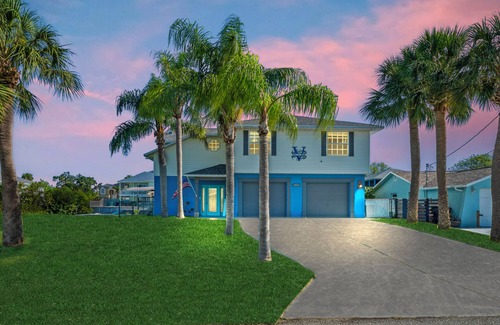 Hudson House | Spacious 5-bedroom 3 bath waterfront home on canal leading to Gulf of America!