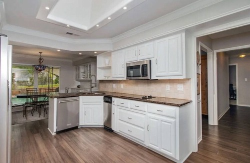 Heath House | Spacious 5-bedroom executive home in prestigious community of Shepherds Glen.