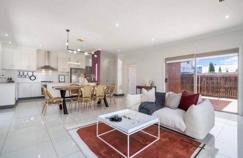 Franklin Villa | Spacious 5 Bedroom Family Retreat in Franklin