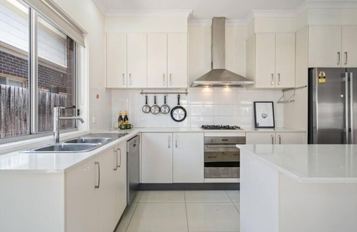 Franklin Villa | Spacious 5 Bedroom Family Retreat in Franklin