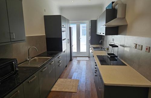 West Thornton House | Spacious 5 bedroom and 5 bathroom home in Croydon