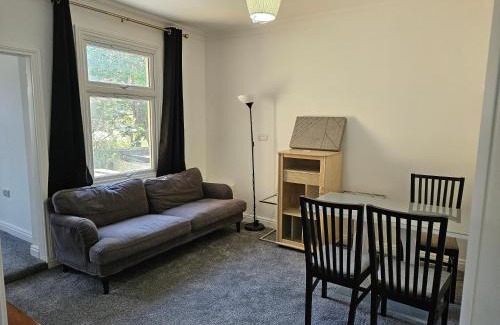 West Thornton House | Spacious 5 bedroom and 5 bathroom home in Croydon