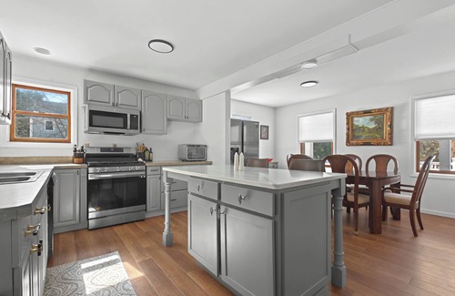 Gansevoort House | Spacious 5-bedroom house with in ground pool, pool house and pet yard. 2kitchens