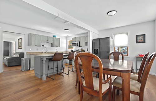 Gansevoort House | Spacious 5-bedroom house with in ground pool, pool house and pet yard. 2kitchens