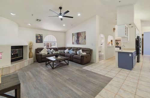 Las Vegas House | Spacious 5-bedroom house in brilliant Las Vegas with AC