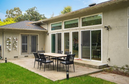 Crescent Park House | Spacious 5-bedroom house with AC and WiFi in tranquil Palo Alto