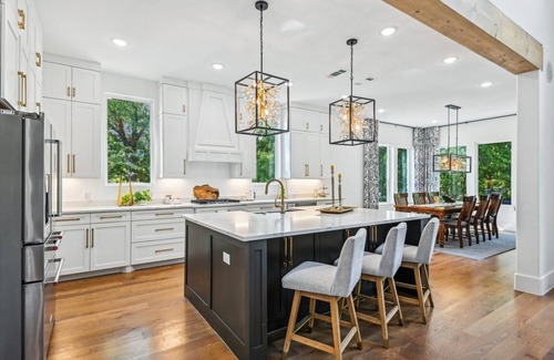 Sunnyvale House | Spacious 5 Bedroom House 25 min from Dallas - MODERN & HUGE