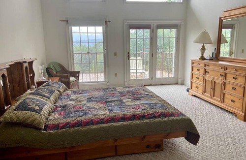 Shaftsbury House | Spacious 5 bedroom home, private mountain setting