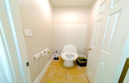 Uvalde Hotel | Spacious 5-bedroom hotel in lovely Uvalde with WiFi, AC