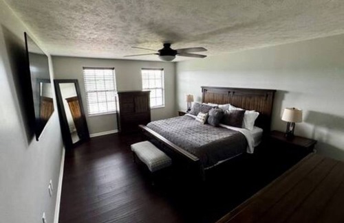 Imperial House | Spacious 5-bedroom house with WiFi, AC in fabulous Imperial