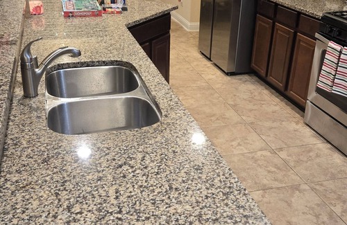 Iowa Colony House | Spacious 5-bedroom house in charming Rosharon with WiFi and fitness room
